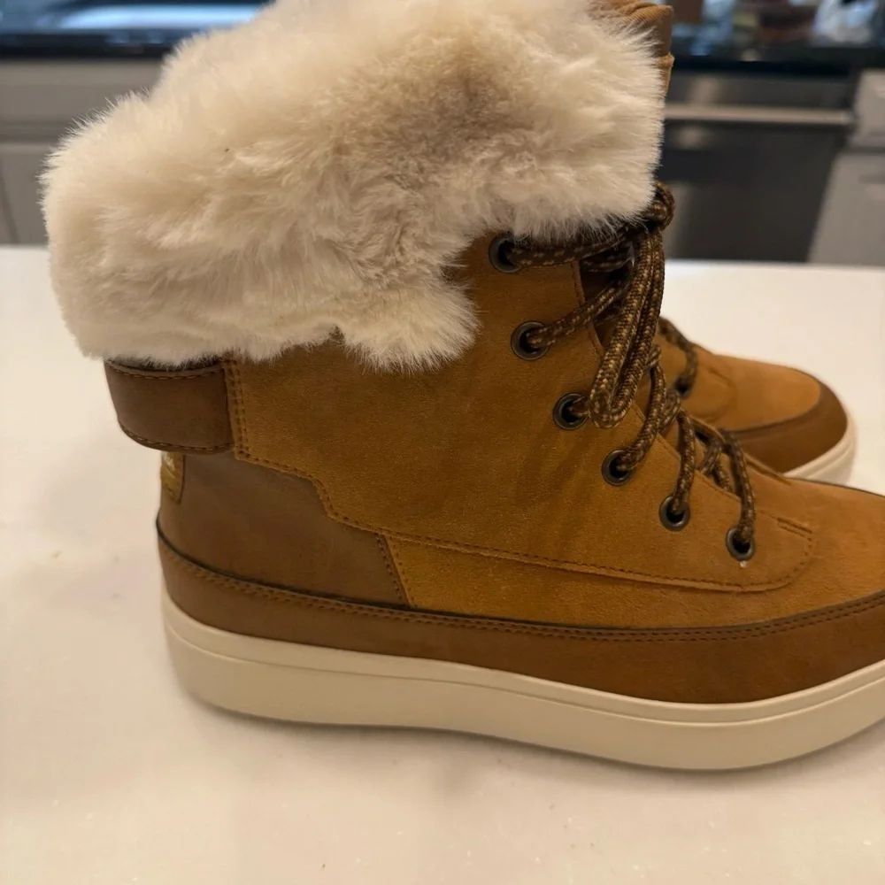 Koolaburra by UGG Women’s Ryanna Suede boots Chestnut Sz 6 NEW